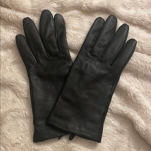 NEW! Women's Black Leather Gloves. Touch screen fingertips
